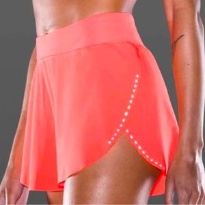 NWT! Lululemon FIND YOUR PACE Shorts 10